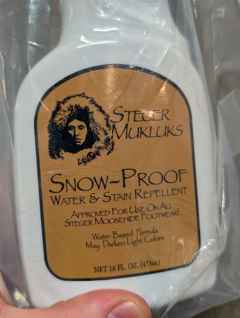 New Steger Muklucks Snow-Proof Water & Stain Repellent Spray 16 oz Sealed - Picture 2 of 4